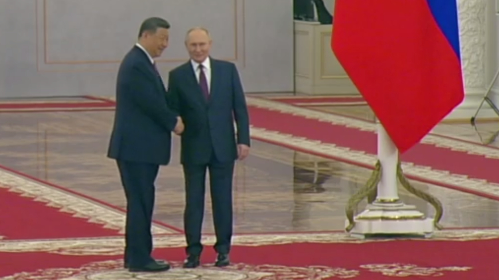 Встреча Путина и Си Цзиньпина в Кремле началась с дружеского рукопожатия