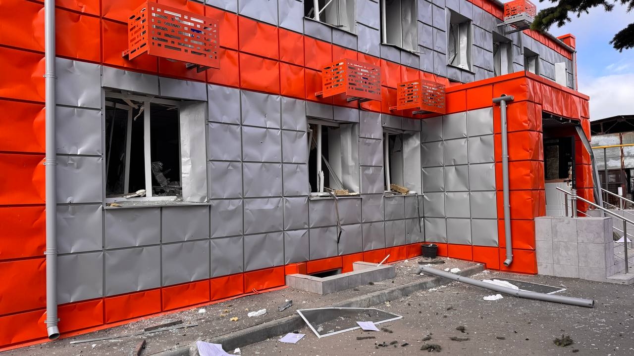 ВСУ нанесли серию ударов по заводу в Луганске