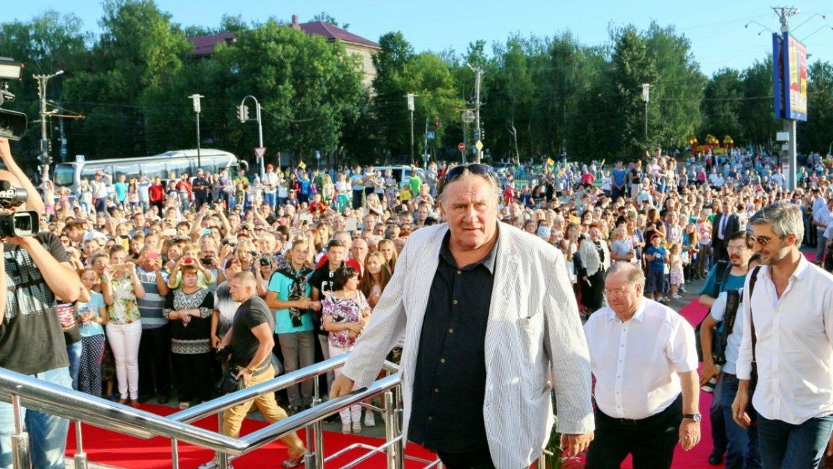 Депардье лишили гражданских прав и внесли в реестр секс-преступников