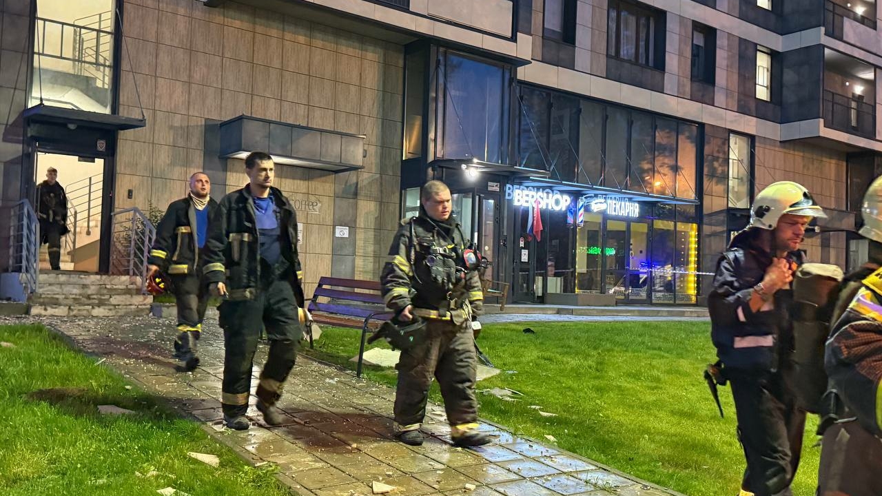Беспилотник ВСУ попал в жилой дом в Красногорске, пострадали два человека