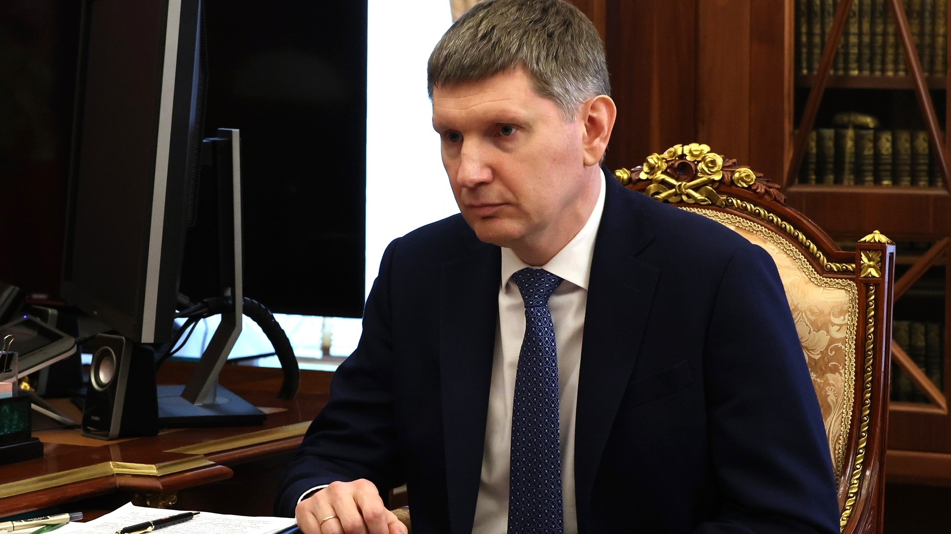 Решетников: экономика России балансирует между охлаждением и рецессией