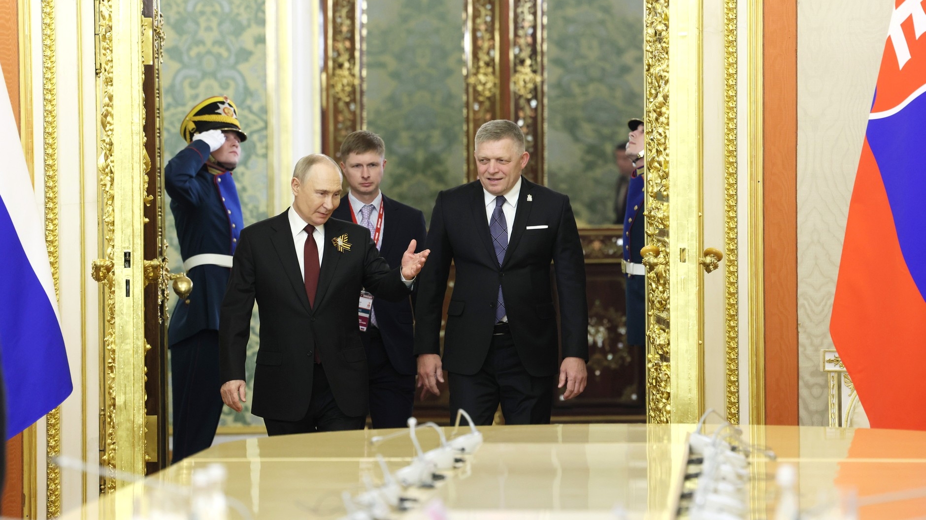 Фицо поддержал отказ парламента Словакии от новых антироссийских санкций