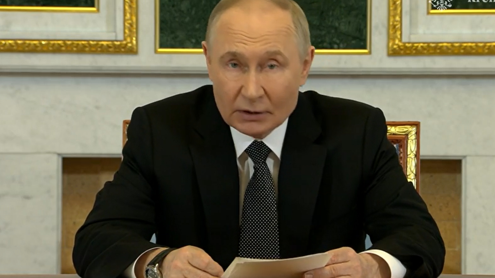 Путин поручил повысить качество жизни россиян