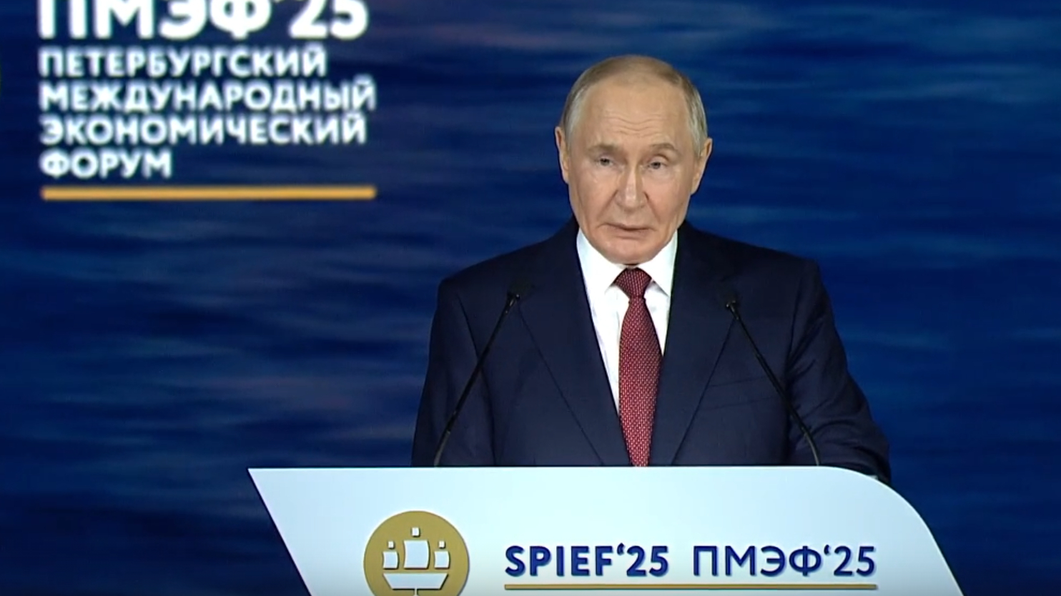 Путин: уровень бедности в РФ упал до исторического минимума