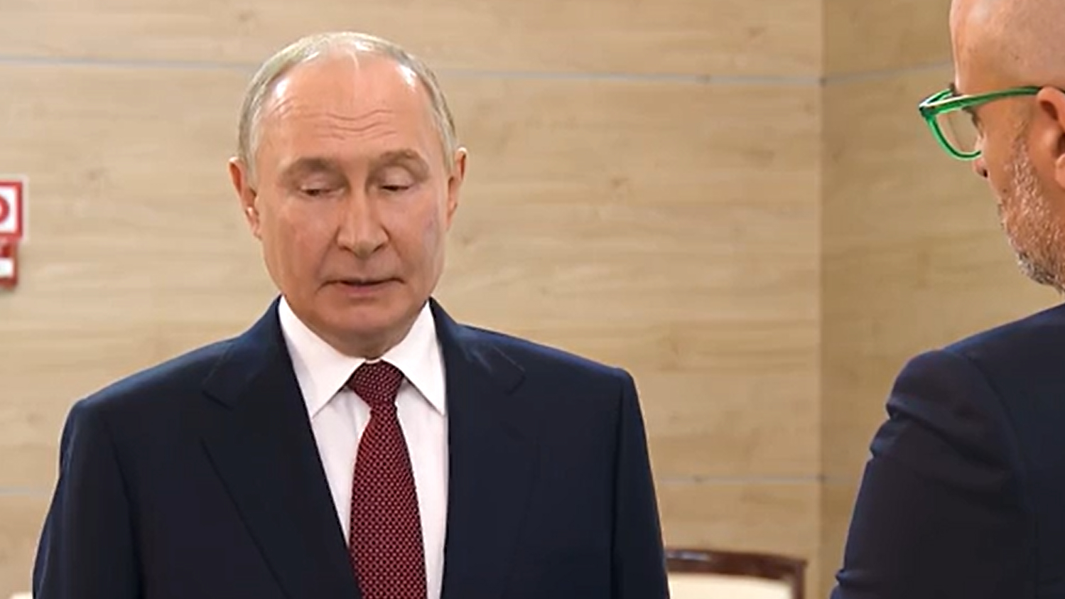 Путин потребовал от Украины отказаться от нацизма и признать референдумы
