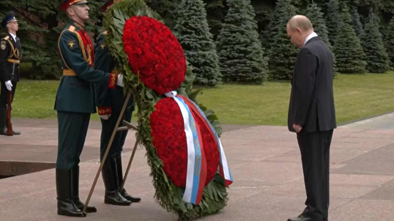Путин трогательно почтил память погибших в Великой Отечественной войне