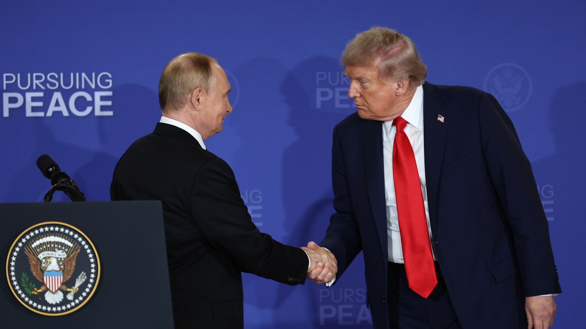 Путин и Трамп впервые с декабря поговорили по телефону
