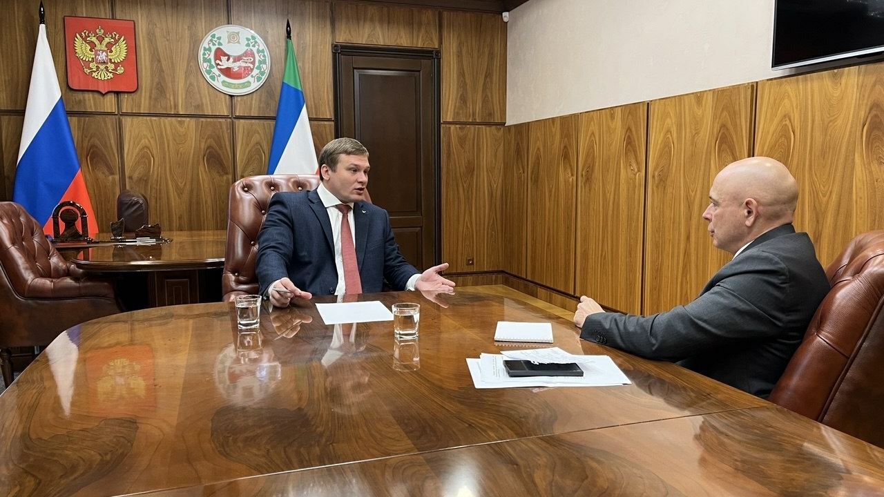 Сергей Сокол обсудил с главой Хакасии вопросы социально-экономического развития региона