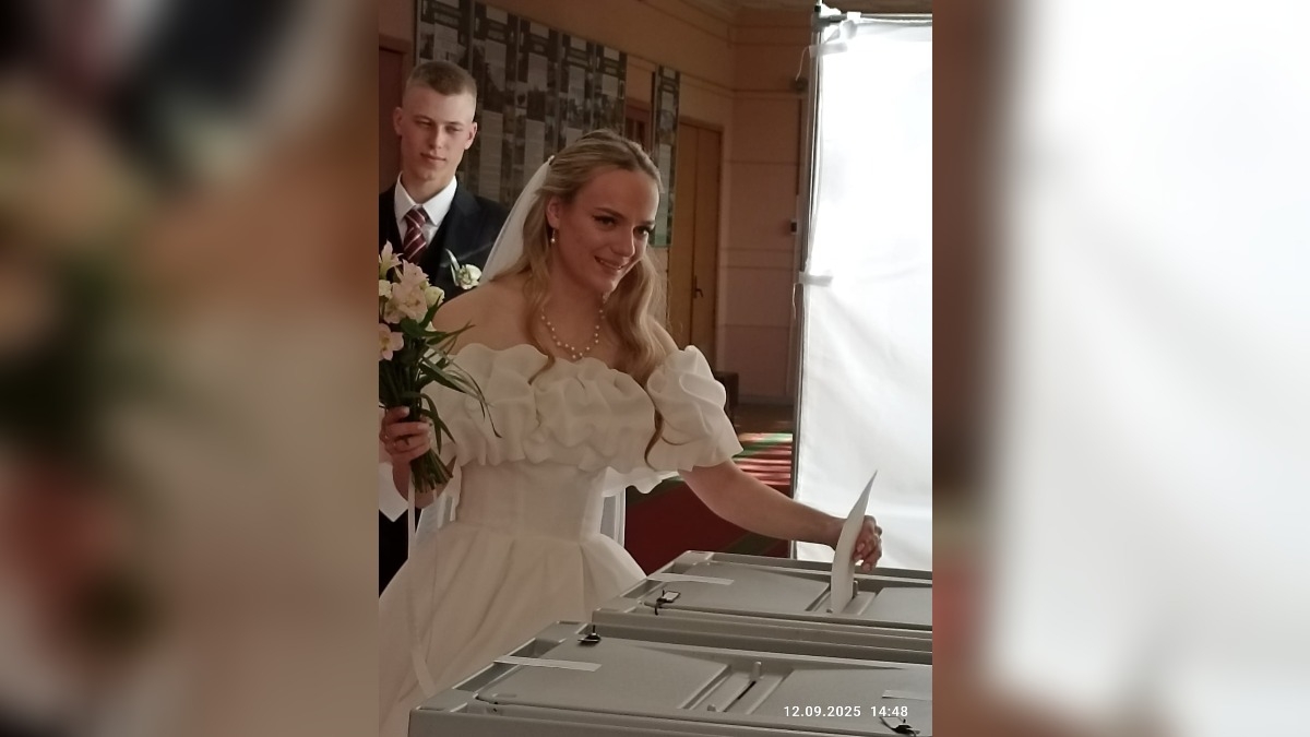 Валдайская пара совместила свадьбу с участием в выборах