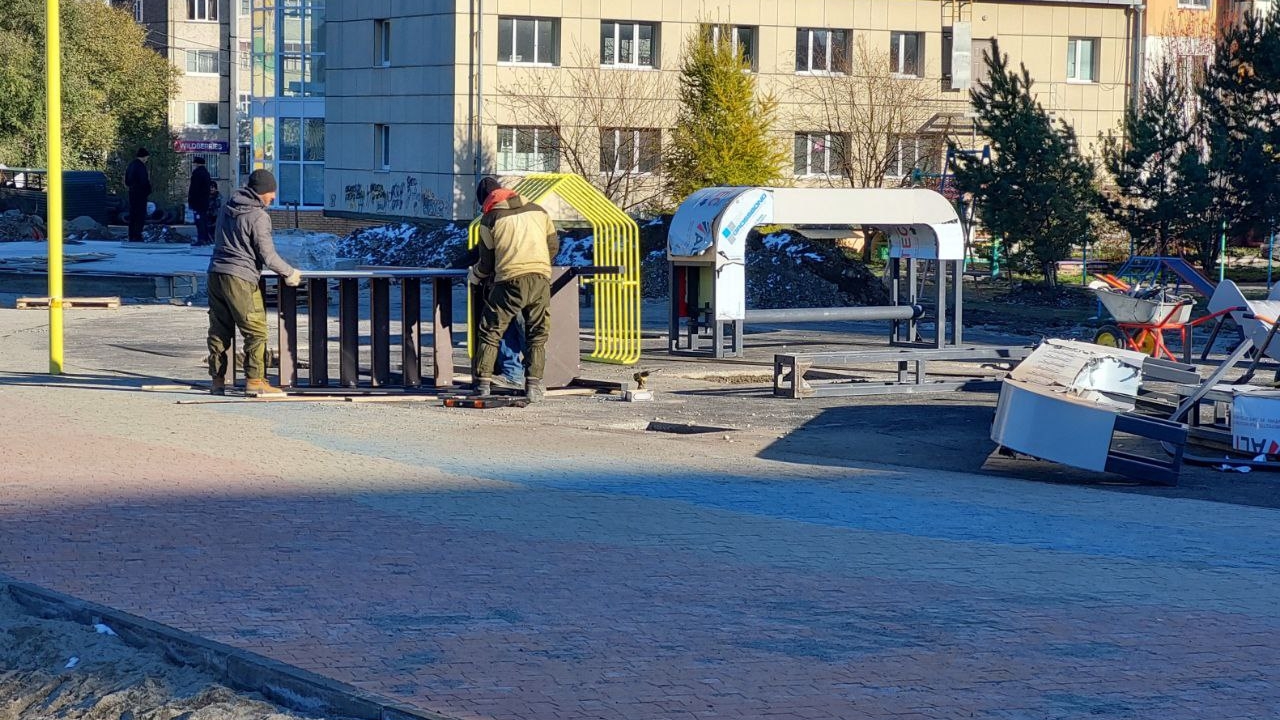 В Саяногорске ремонтируют дворы и игровые площадки
