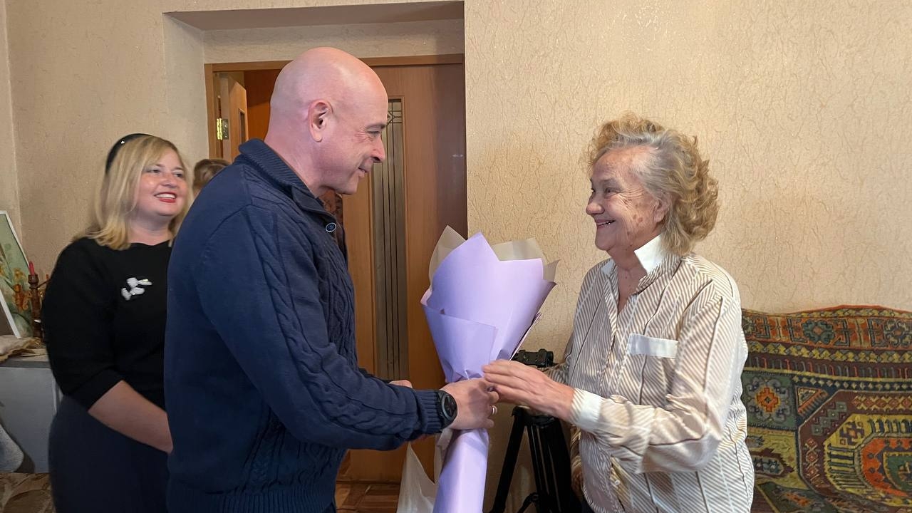 Сергей Сокол поздравил жителей Хакасии «серебряного» возраста с праздником