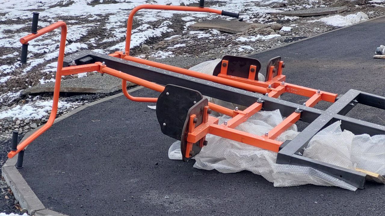 В Саяногорске и Черемушках продолжают ремонтировать сети и благоустраивать дворы