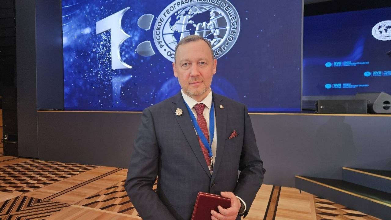 Сергей Сокол поздравил Виктора Непомнящего с государственной наградой