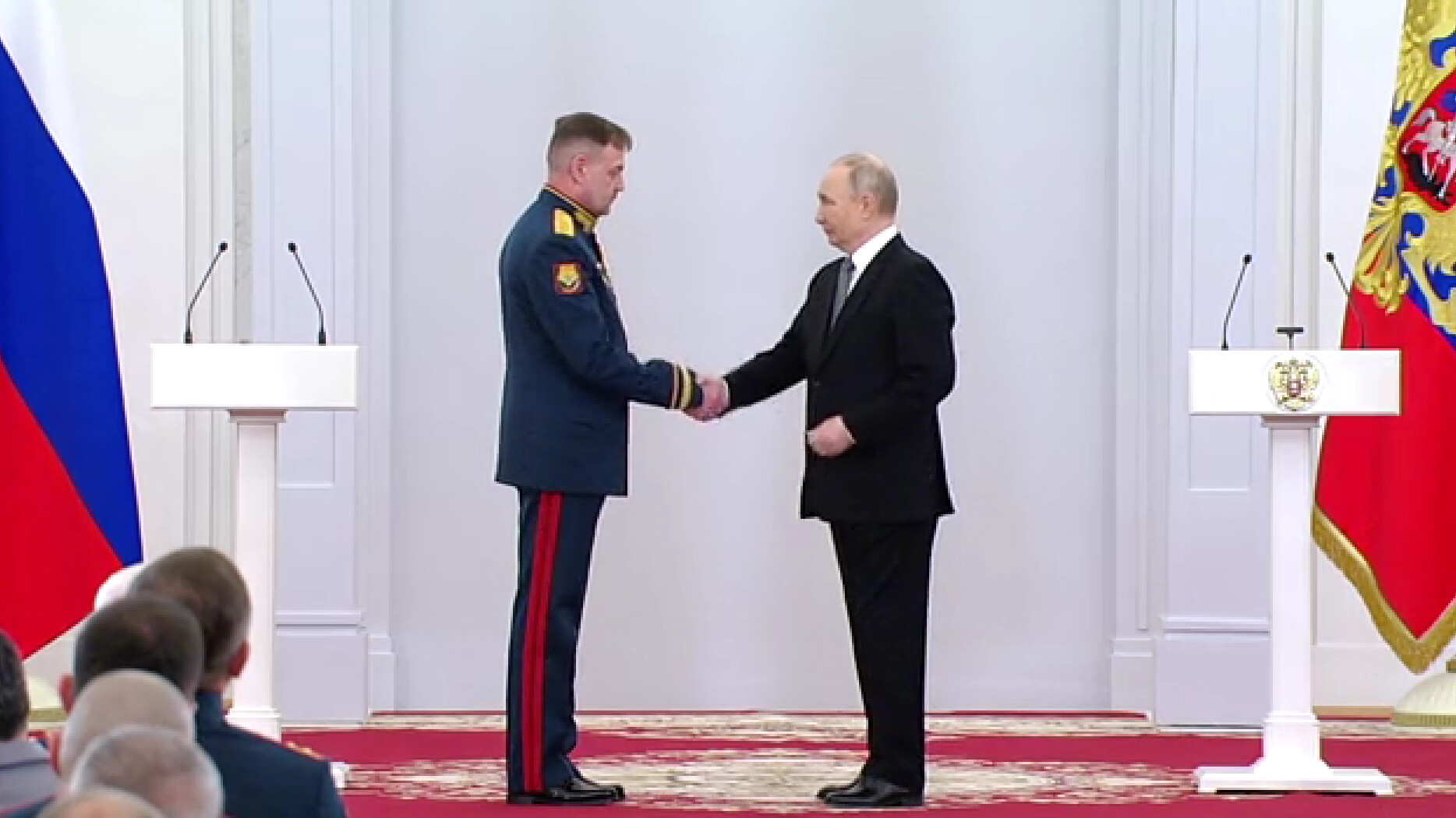 Владимир Путин в День Героя Отечества вручил военнослужащим медали «Золотая Звезда»