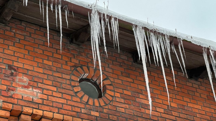 Вобликов напомнил об административной ответственности за неубранные крыши