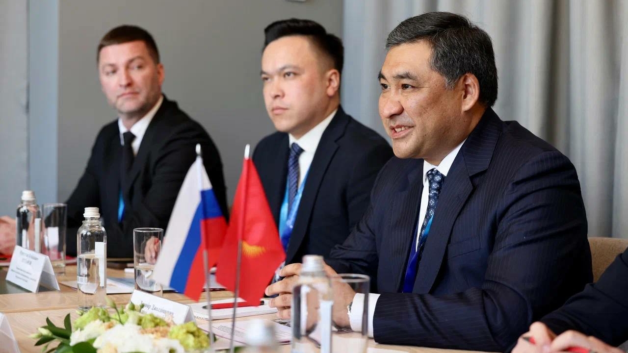 Россия и Кыргызстан запустят совместную программу для обучения госслужащих