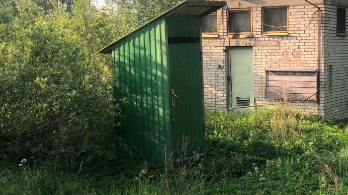 Россиянам напомнили о правилах и штрафах при выборе мест для дачного туалета