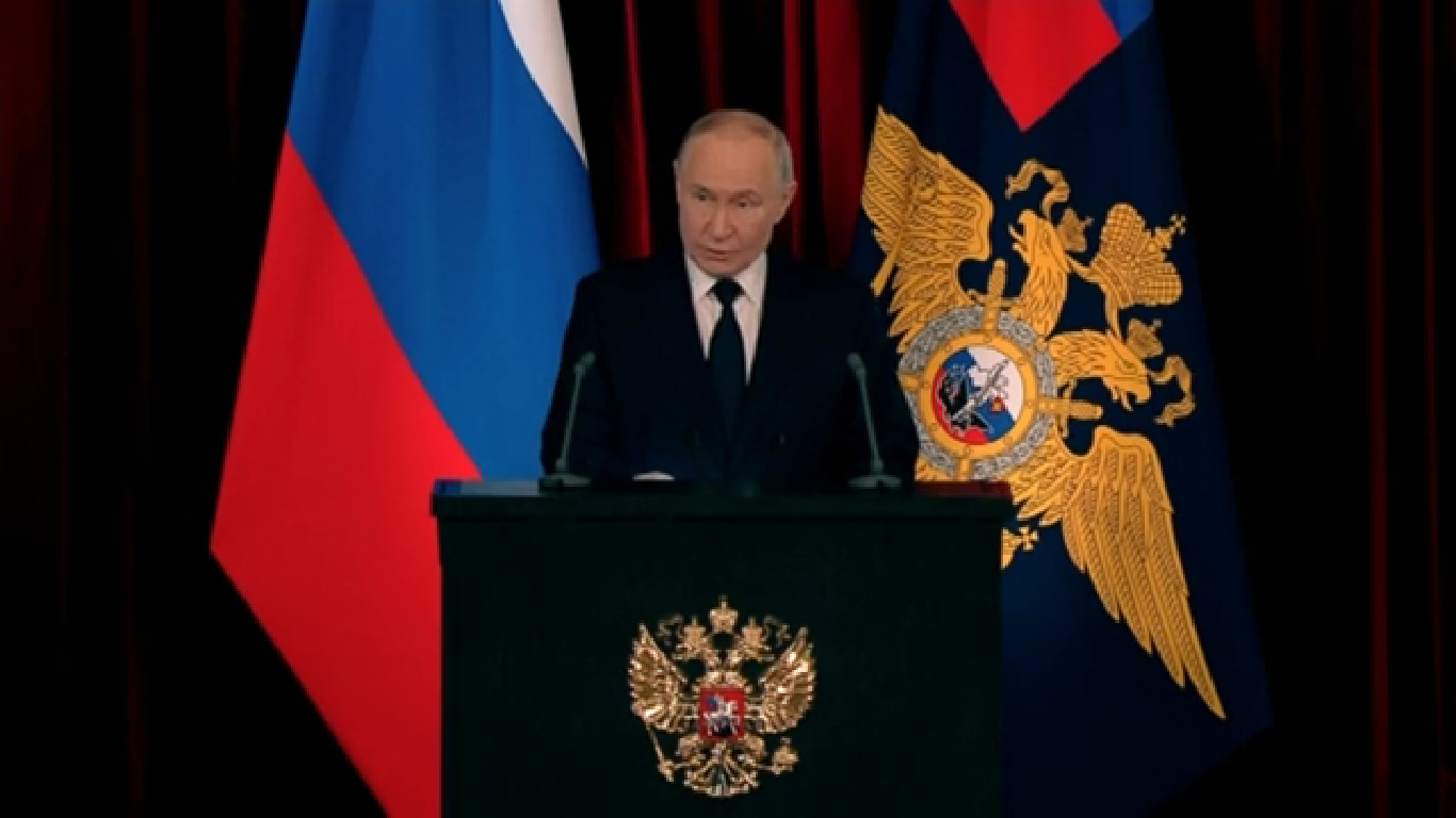 Путин перечислил задачи, стоящие перед МВД