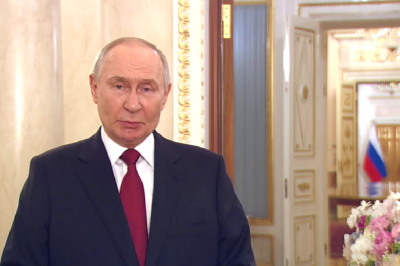 Владимир Путин пожелал женщинам счастья в Международный женский день