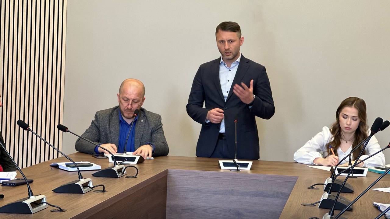 Виктор Вобликов провел совещание с директорами УК на тему подготовки города к праздникам