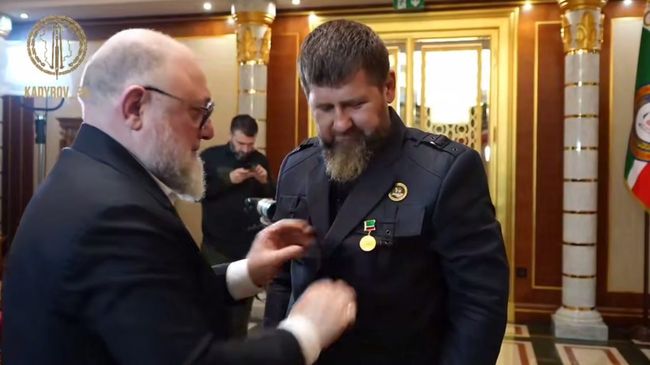 Академия наук Чечни вручила Кадырову научную награду