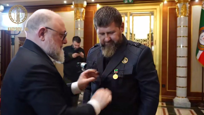 Академия наук Чечни вручила Кадырову научную награду