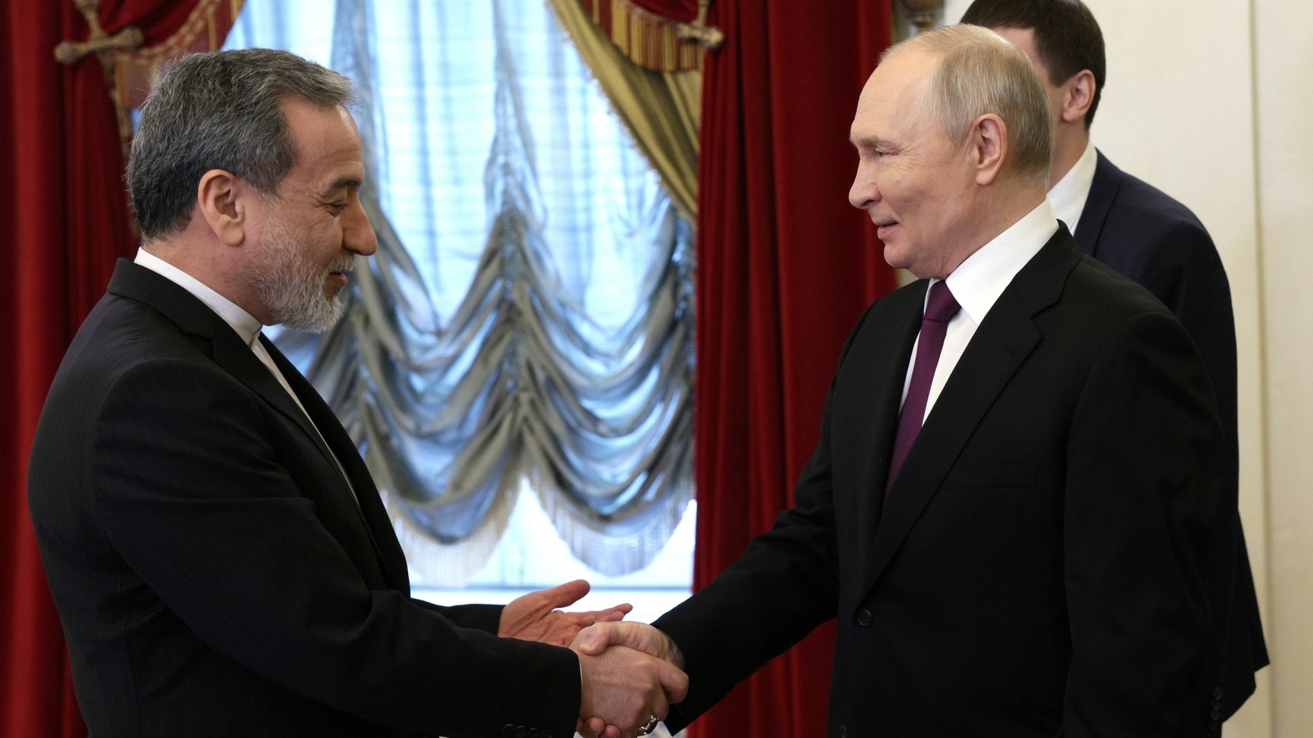 В Петербурге встретились глава РФ Владимир Путин и руководитель МИД Ирана Аббас Аракчи