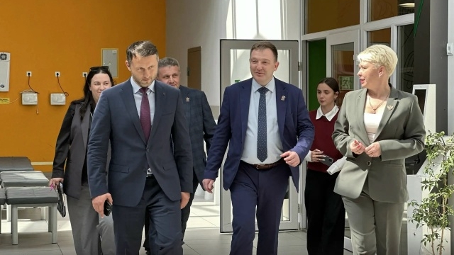 Вобликов рассказал Бугаеву об изменениях в школах Черняховска