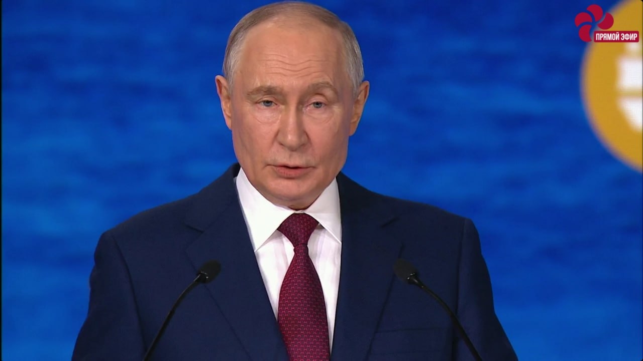 Путин: госкомпании начнут переводить из Москвы в регионы