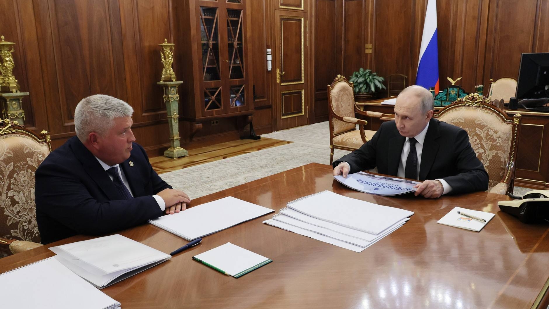 Дронов доложил Путину о притоке медиков в Новгородскую область