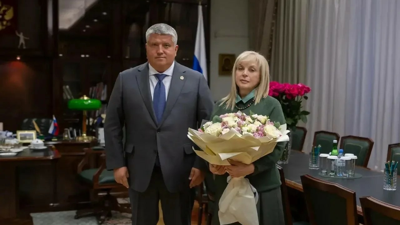 Александр Дронов встретился в Москве с Эллой Памфиловой