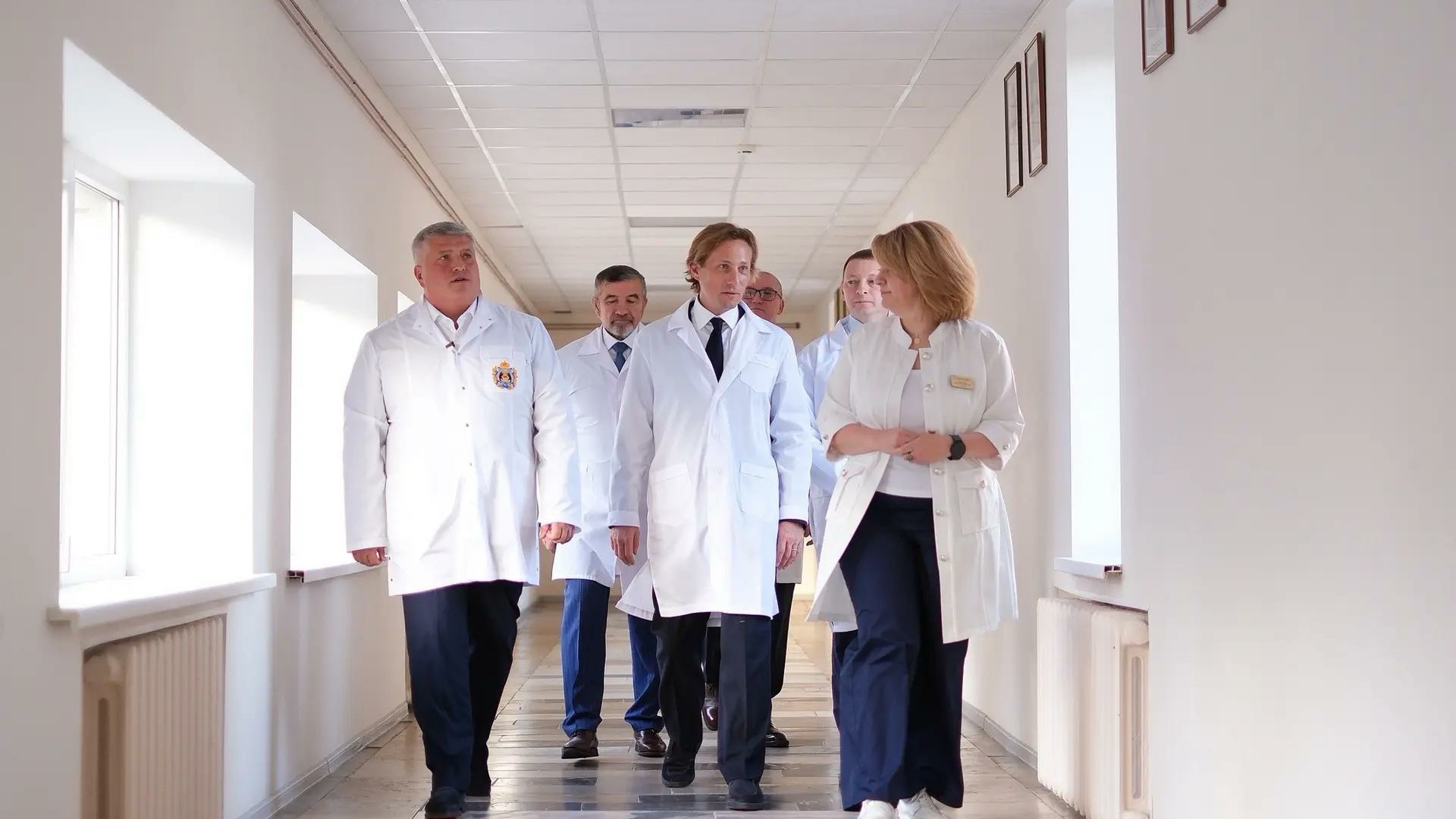 Дронов рассказал про обновление зимнего сада в детской больнице Новгорода